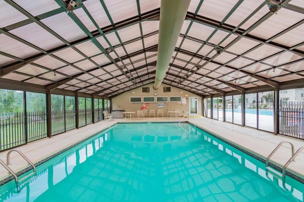 Luxury Family W/ Great Views & Entertainment